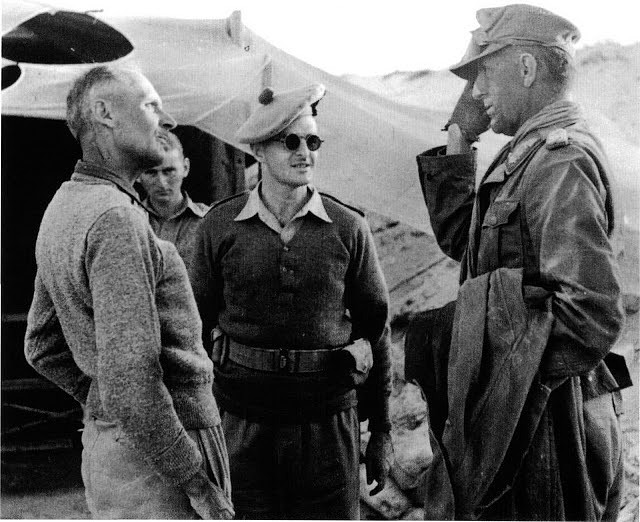 El general Wilhem Ritter von Thomas rinde el Afrikacorps al general Bernard Montgomery