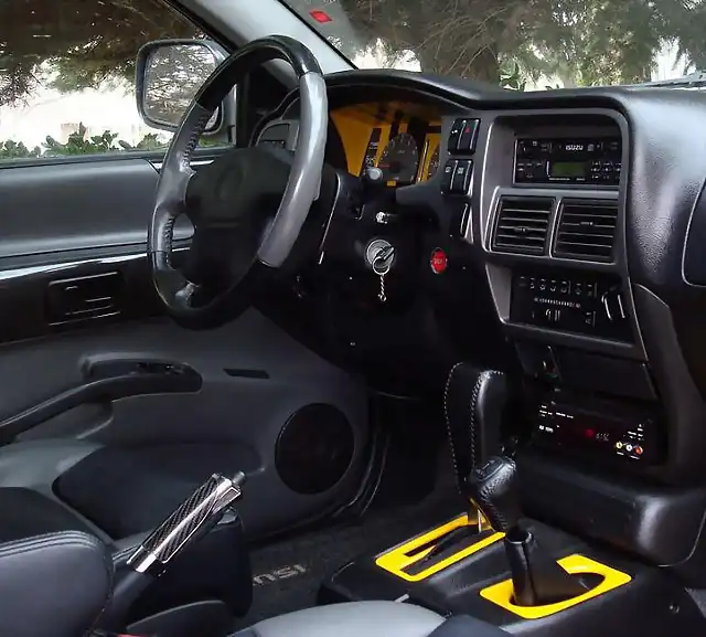 isuzu-amigo-interior-1