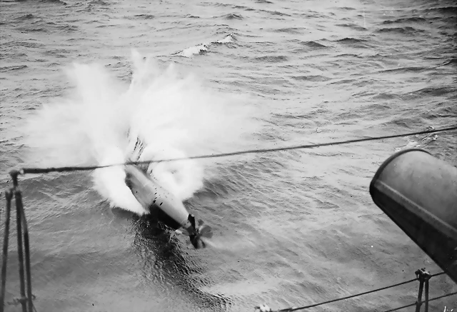 lanzamiento de un torpedo Marina Real britnica