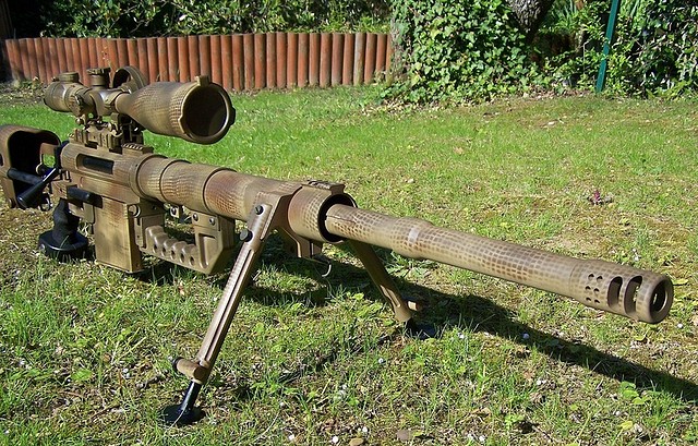 rifle mimetizado