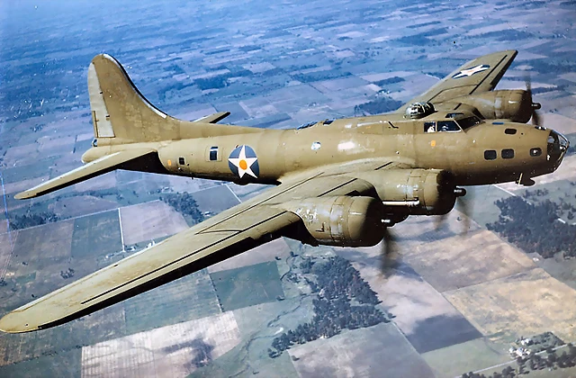 _Photographed_B-17E_in_Flight[1]