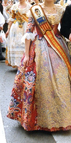 foto traje anuncio