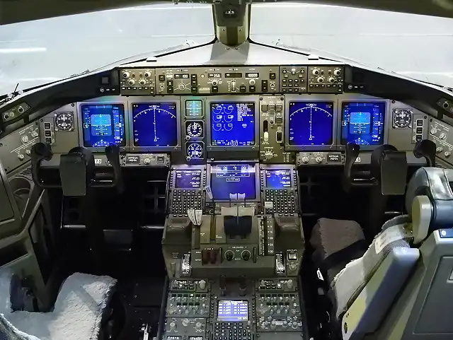 boeing_777_cockpit