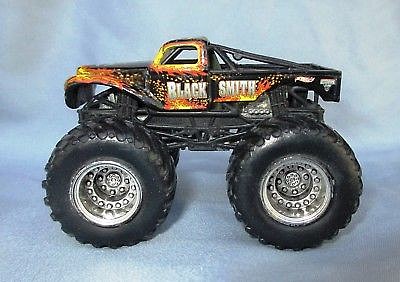 BLACKSMITH-GOLD-MONSTER-JAM-TRUCK-METAL-BASE-HOT