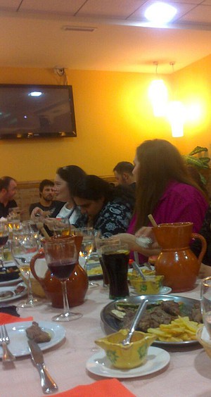 Hugo en cena antes del bolo 2 Hugo en cena antes del bolo 2
