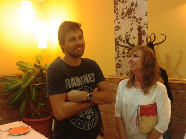 Hugo en cena antes del bolo 3 Hugo en cena antes del bolo 3