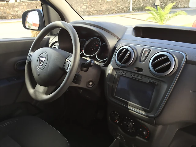 07 Dacia Dokker Stepway interior