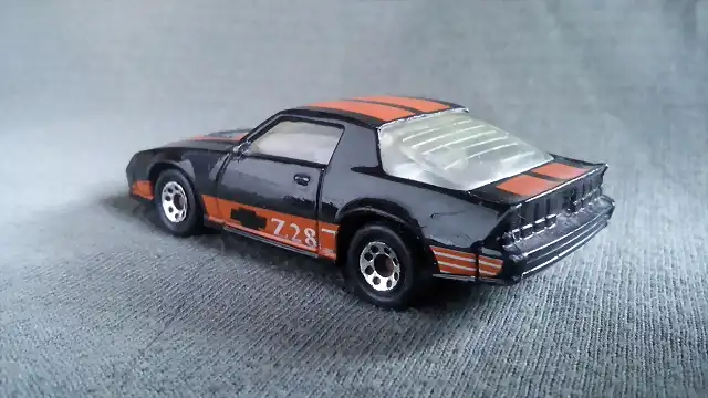 Camaro IROC-Z28 MATCHBOX (4)