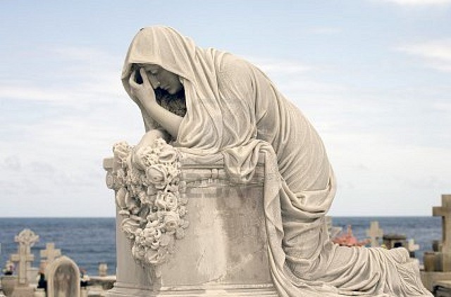 9304209-statue-of-woman-in-mourning-at-a-cemetery