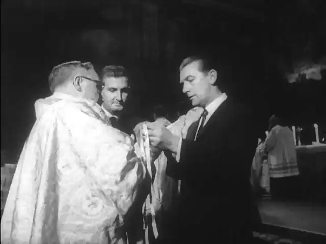 -ordaining-sistine-chapel-paul-vi-tying-up 1967