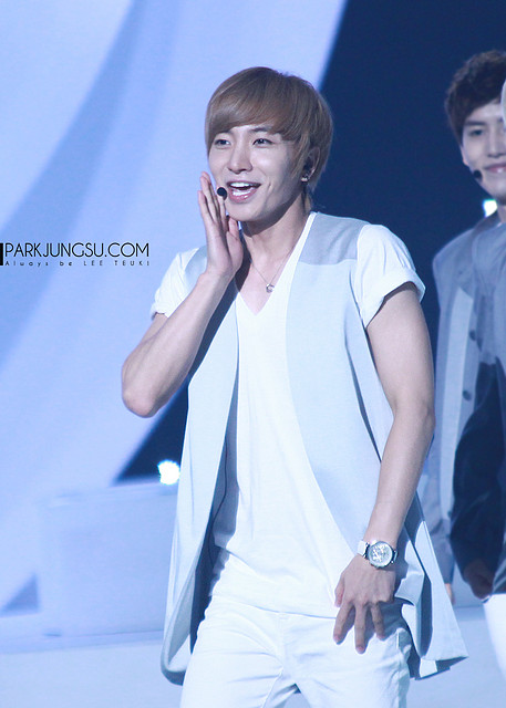 Leeteuk-no-other-so-sweet-3-leeteuk-3-15058429-1000-1400