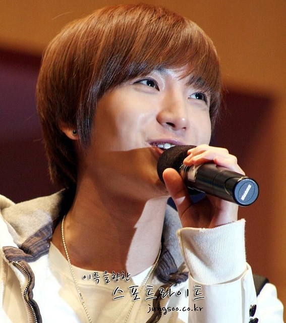 Leeteuk-3-leeteuk-3-18606942-709-800