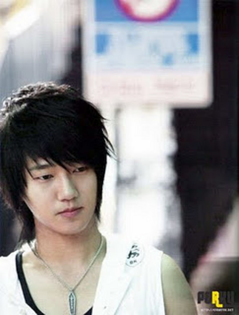 yesung-super-junior-8669422-455-599