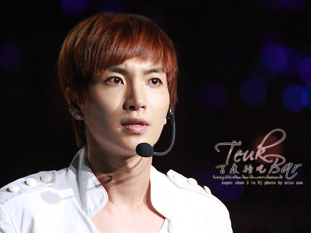 Leeteuk-3-leeteuk-3-18396846-800-600