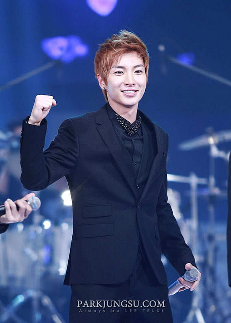 Leeteuk-3-leeteuk-3-18453317-731-1023