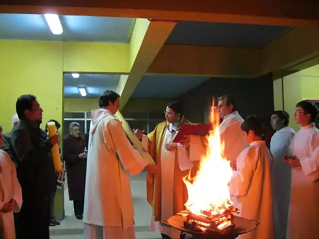 Celebracin Misa de la Vigilia Pascual (2)