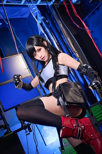 Divine-TifaLockhart-Cosplay-by-Ely-2021-1