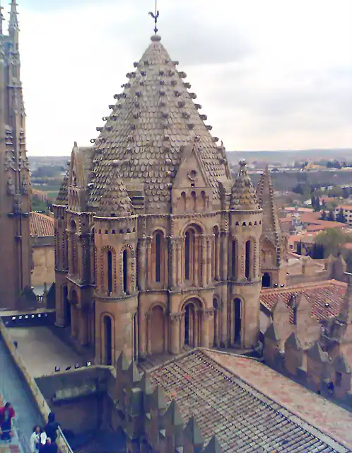 Exterior_cimborrio_catedral_vieja_Salamanca
