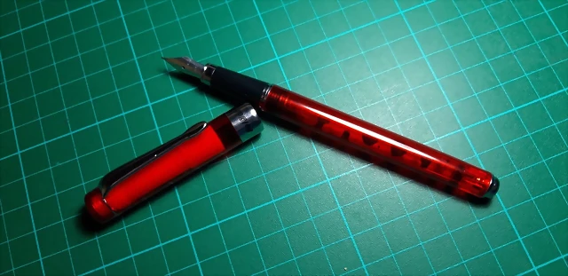 Pluma BEL BOL translucida roja P S M 3 ? -2