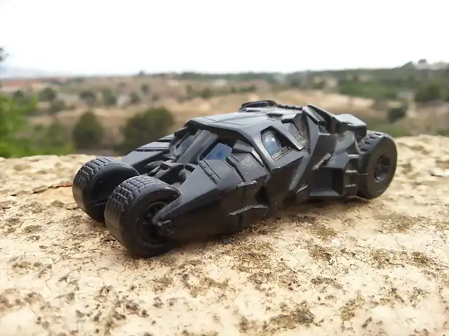 BATMOBILE THE TUMBLER -BATMAN THE DARK KNIGHT