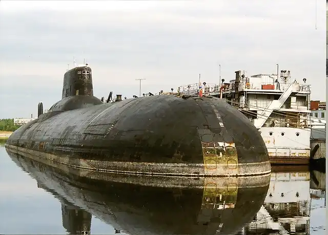 Russian_Typhoon-class_submarine