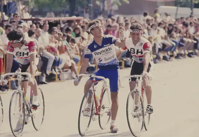 Perico-Vuelta1989-Pino-Etxabe