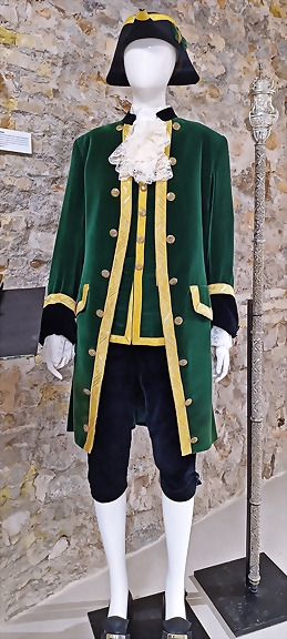 Traje de los volantes. SXVIII