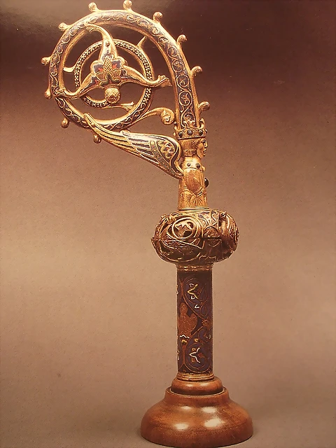 baculo, hacia 1200, Limoges. Museo Lazaro Galiano, Madrid baculo, hacia 1200, Limoges. Museo Lazaro Galiano, Madrid