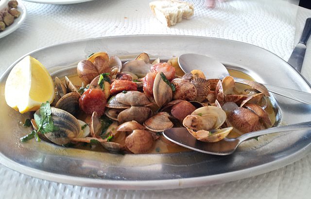 Almejas con chorizo Almejas con chorizo