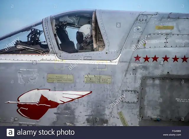 latakia-siria-18-feb-2016-un-cockpit-de-un-sukhoi-su-24-avion-de-ataque-en-la-base-aerea-hmeymim-valery-sharifulin-tass-alamy-live-news-fga989