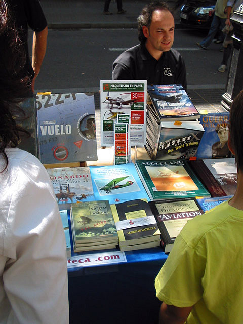 Stand de l'Aeroteca en Las Ramblas de Barcelona