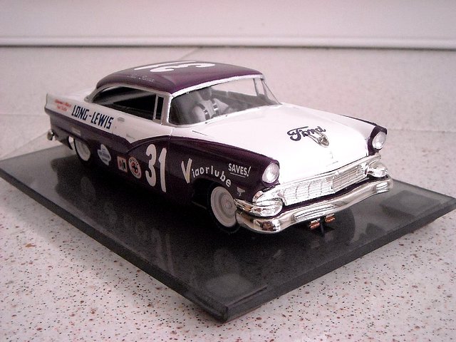 Ford Crown Victoria '56 - 02