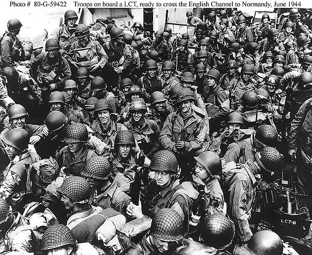 Tropas en un LCD camino de Normandia. 6 Junio de 1944