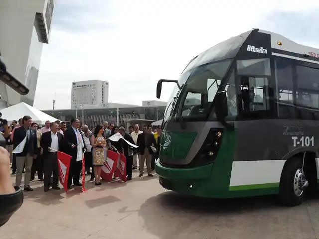 banderazo_autobus_articulado_dina_brighter_para sistema_optibus_sistema_integral_traporte_leon_guanajuato_9