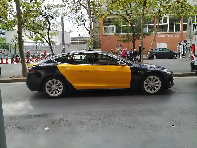 Tesla Taxi 2019-10-18
