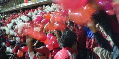 Alentando con globos