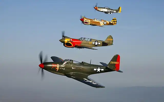Diversos cazas americanos de la WWII