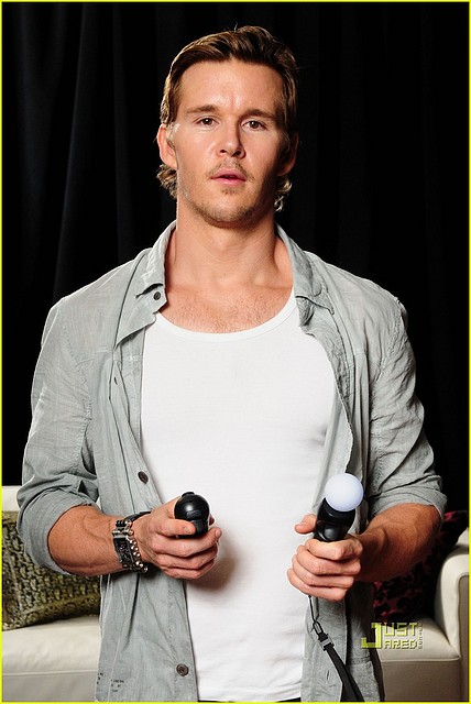 ryan-kwanten-playstation-move-04