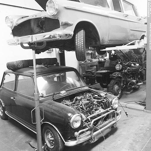 mini-1275GT-y-opel-kapitan