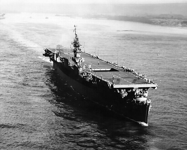 USS_Belleau_Wood_(CVL-24)_underway_on_22_December_1943_(NH_97269) USS_Belleau_Wood_(CVL-24)_underway_on_22_December_1943_(NH_97269)