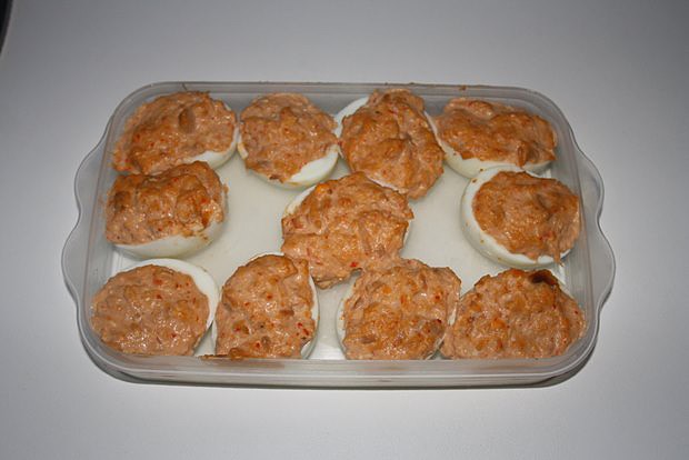 Huevos rellenos de atún Huevos rellenos de atún