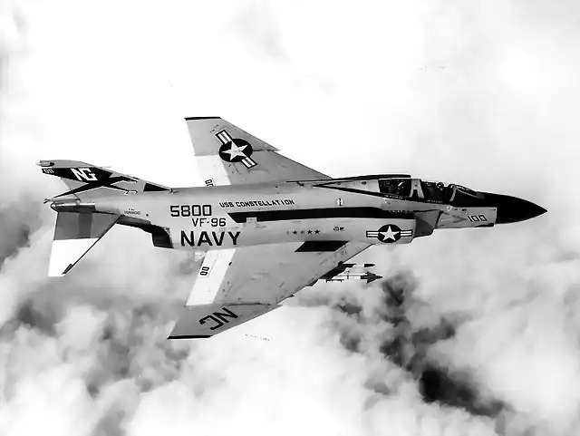 798px-F-4J_VF-96_Showtime_100_in_flight