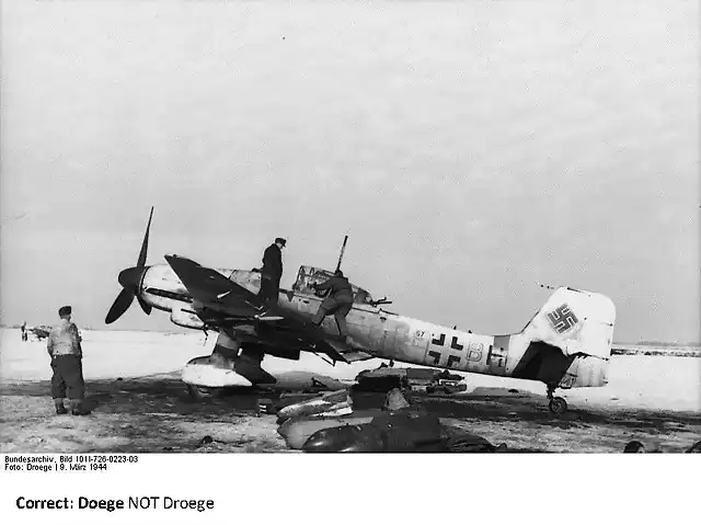 Junkers-Ju-87D5-Stuka-1.SG3-(S7+BH)-flown-by-Boensel-Dorpat-Estonia-Mar-1944-01