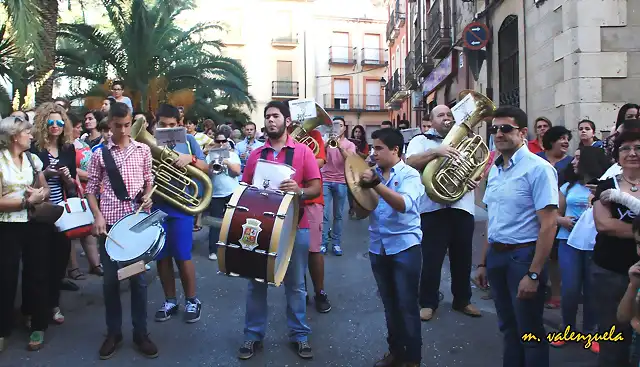 16, sus compaeros de la banda, marca