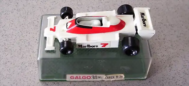 mclaren m28-01