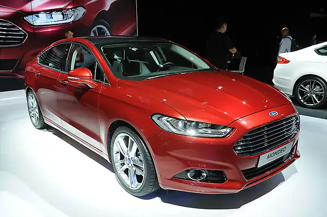 2013-ford-mondeo-salon-paris