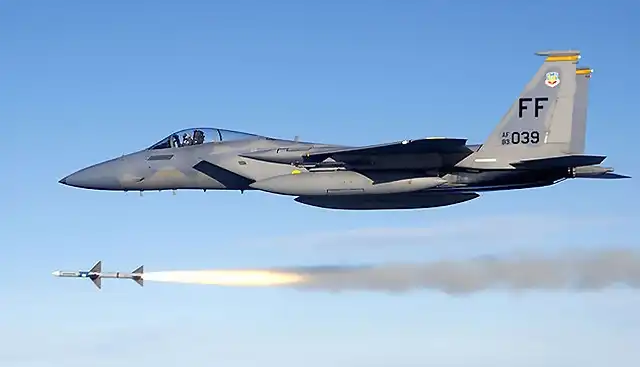 800px-USAF_F-15C_fires_AIM-7_Sparrow[1]