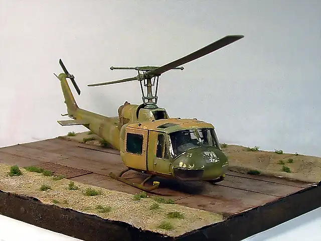 Bell UH-1B_03