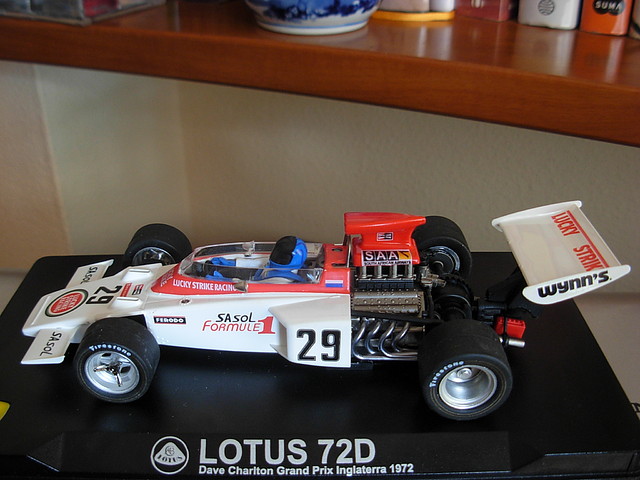 14 LOTUS-FORD 72D