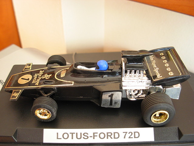 15 LOTUS-FORD 72D